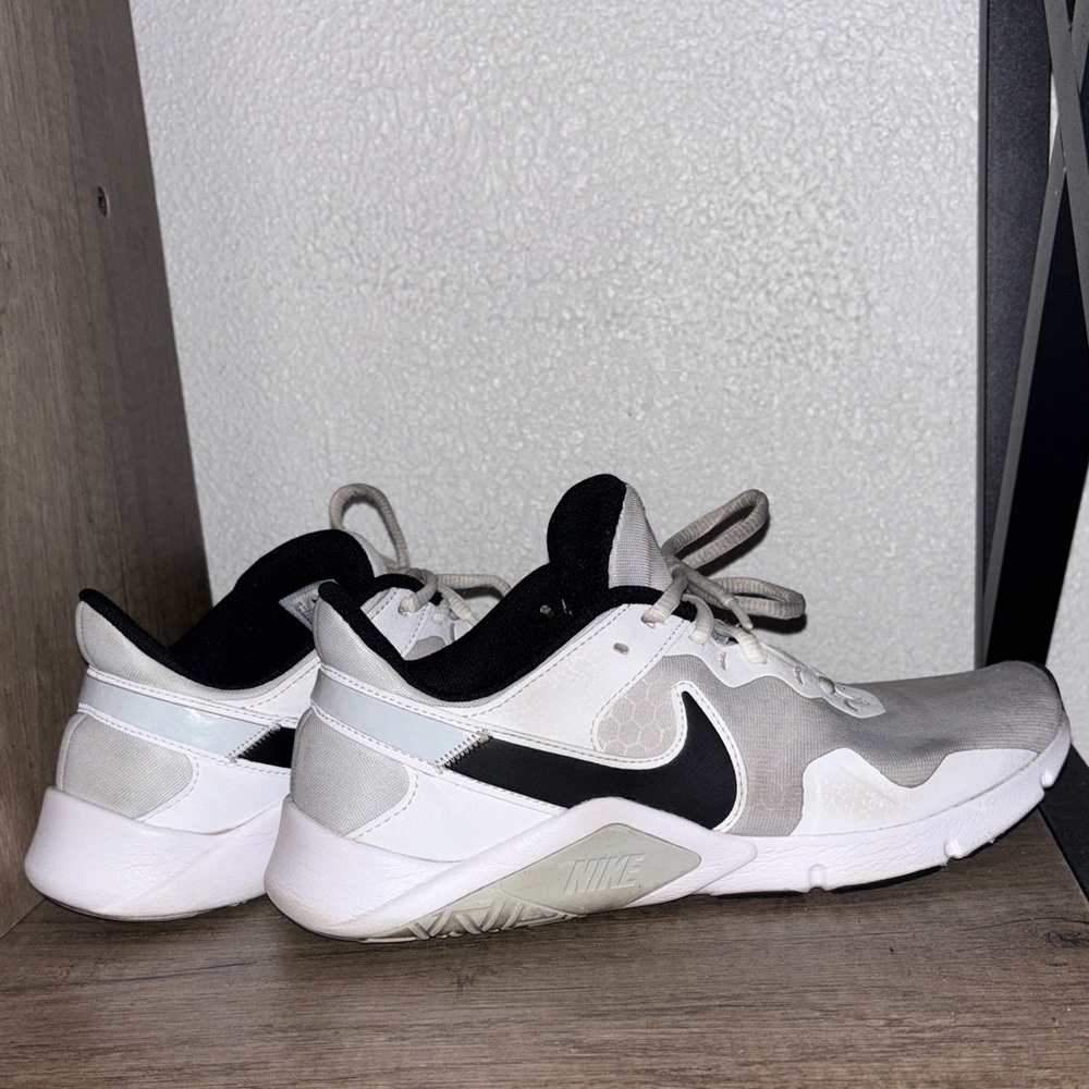 Nike Legend Essential 2
